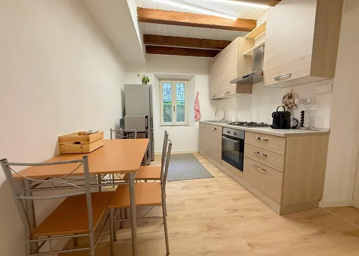 Lovers House Semesterbostad Lesa